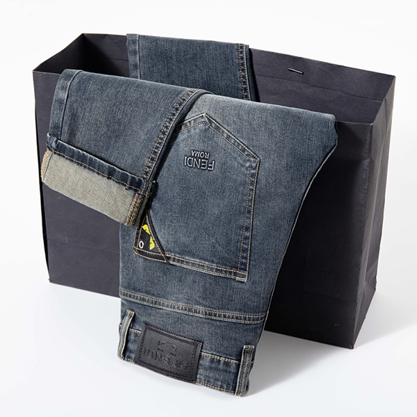 ブランドジーンズ正面デザイン